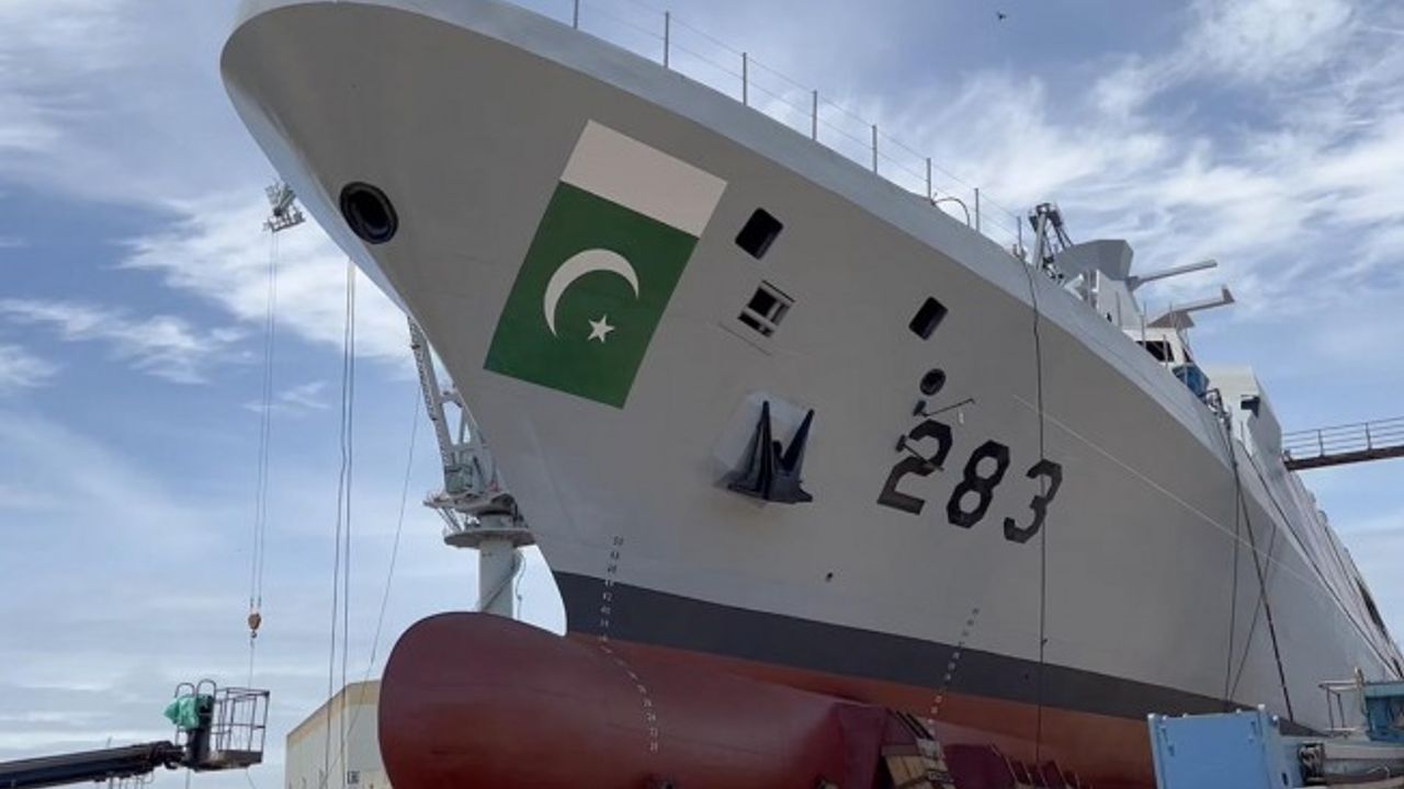 Pakistan MİLGEM Projesi'nin son gemisi denize indi