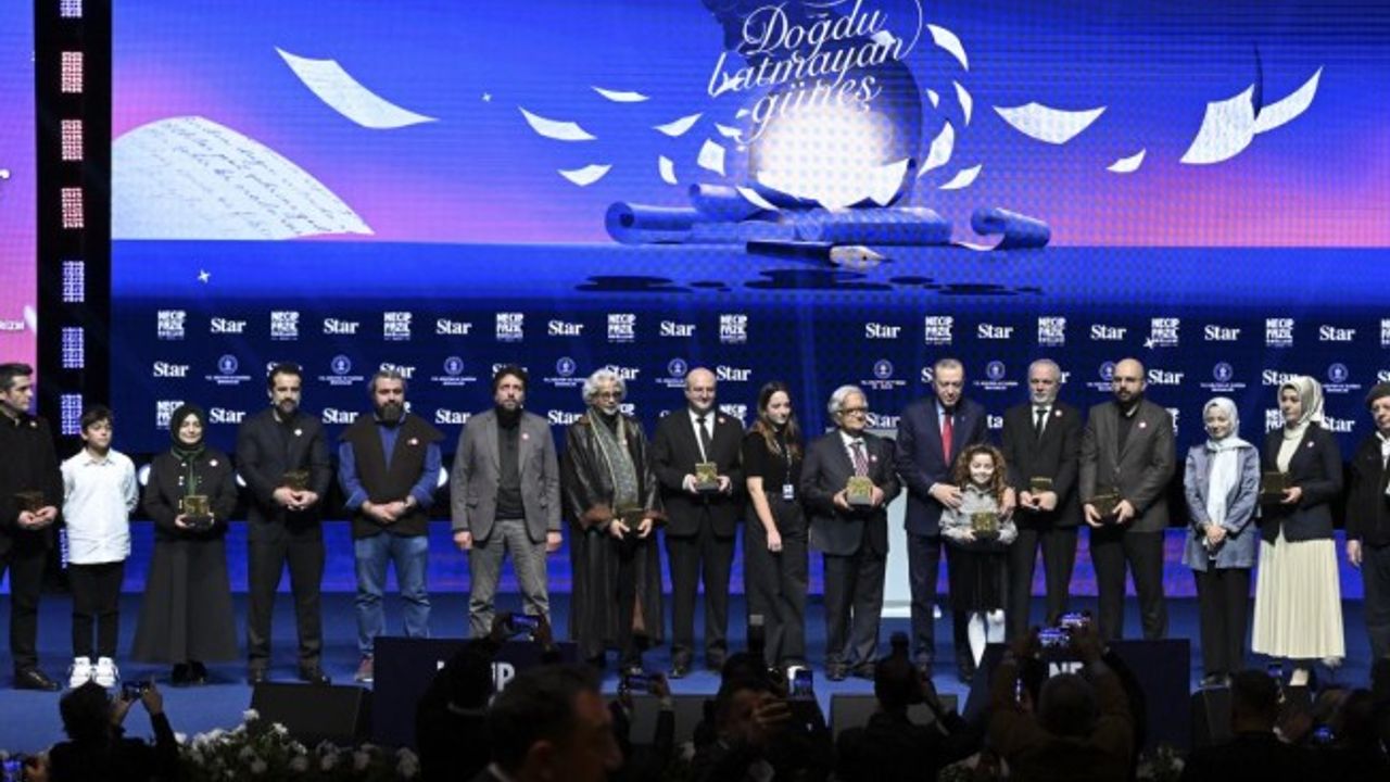 Erdoğan'dan "2023 Necip Fazıl Ödülleri"ni kazananlara tebrik mesajı