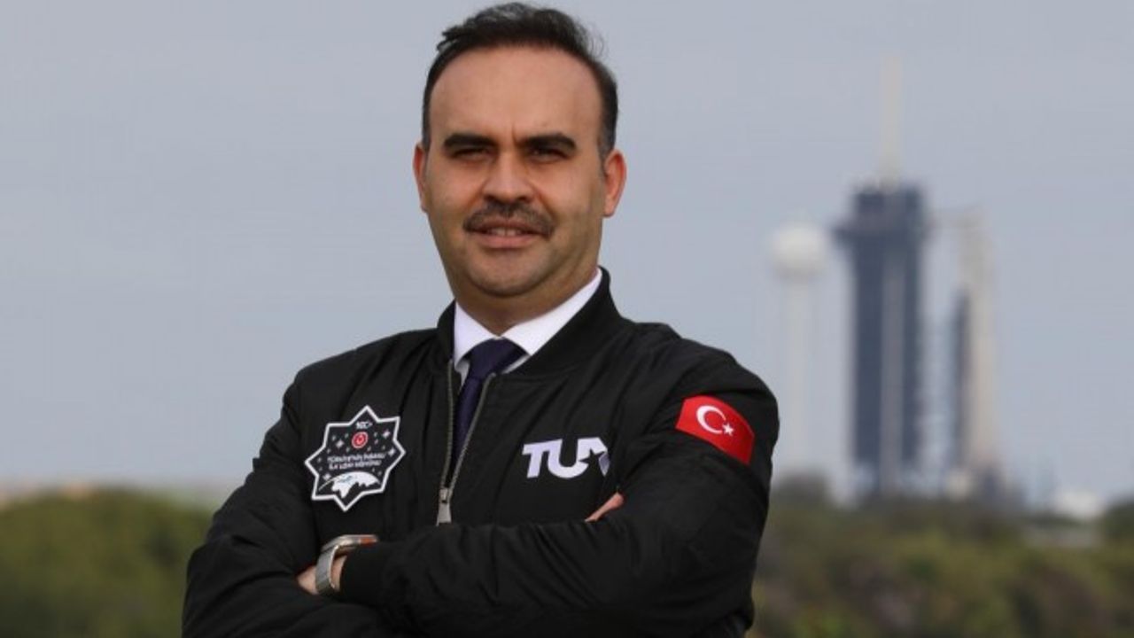 Bakan Kacır, Türkiye'nin uydu, roket ve insanlı uzay misyonu projelerini paylaştı