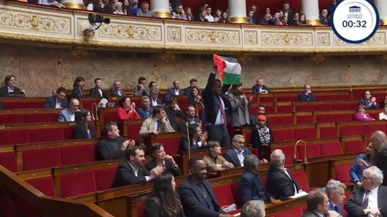 Fransa parlamentosunda Filistin protestosu