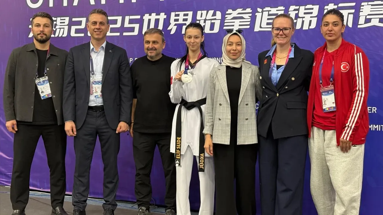 Türk sporcular Dünya Taekwondo Şampiyonası’nda tarih yazıyor