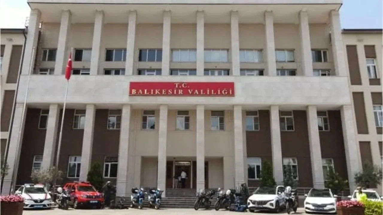 Balıkesir'de 6.1 büyüklüğünde korkutan deprem: Okullar 1 gün tatil edildi