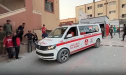 İsrail, Gazze'de hastaneyi bombaladı: 34 Filistinli öldürüldü