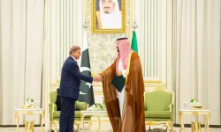 Pakistan ve Suudi Arabistan'dan tarihi anlaşma! Prens Selman imzaladı