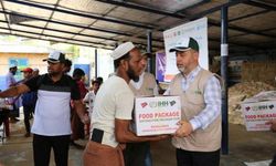 Türkiye'den Arakanlı mültecilere yardım: 350 aileye kumanya dağıtıldı