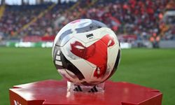 Zirvede fark kapanıyor! Dev derbi öncesi Süper Lig'de son durum