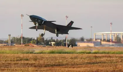 KIZILELMA’dan tarihi uçuş! Dünyaya KKTC mesajı!