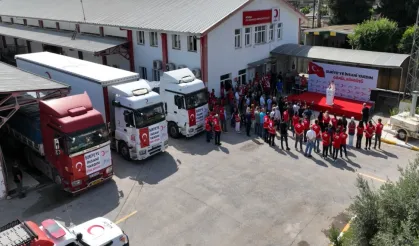 Suriye’ye 3 tır insani yardım malzemesi gitti