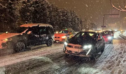 Valilik ve AKOM'dan son dakika açıklamaları! İstanbul'un 5 ilçesi için kar uyarısı geldi..