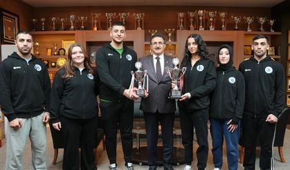 ÜNİLİG MUAYTHAİ TÜRKİYE ŞAMPİYONASI’NDA İSTANBUL AYDIN ÜNİVERSİTESİ’NDEN TARİHİ BAŞARI