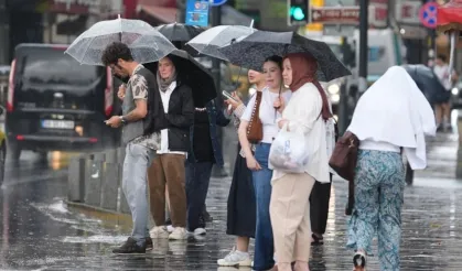 İstanbul’da Sağanak Etkili Oldu: Caddelerde Su Birikintileri, Trafikte Aksamalar Yaşandı