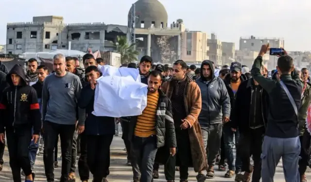 İsrail, bayram sabahı Gazze'yi yine kana buladı