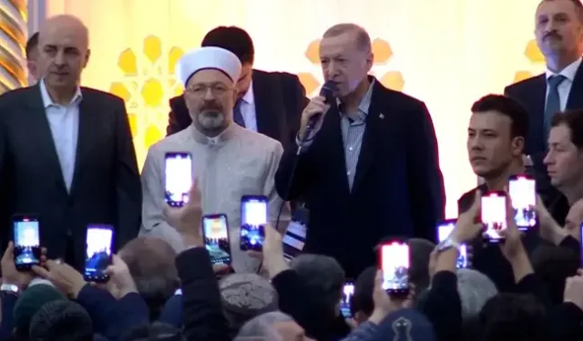 Cumhurbaşkanı Recep Tayyip Erdoğan, bayram namazını Büyük Çamlıca Camii'nde kıldıktan sonra açıklamalarda bulundu
