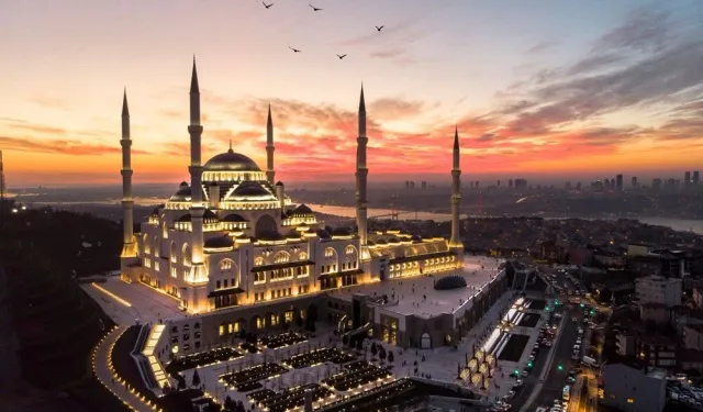 Kadir Gecesi tüm yurtta dualarla idrak edildi