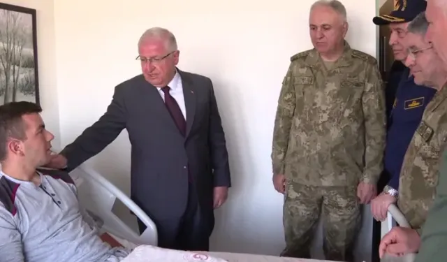Bakan Göktaş, metan gazından zehirlenen askerleri GATA’da ziyaret etti