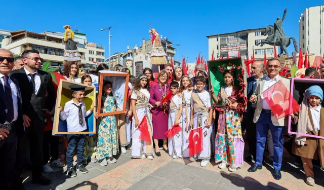 Gaziantep'te festival coşkusu, kortej ile şehrin sokaklarına taşındı