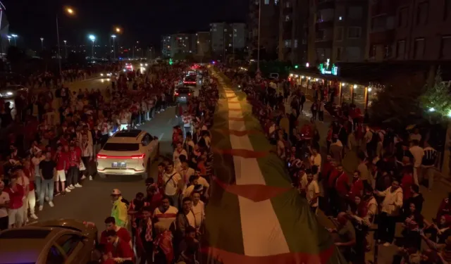 Konya’da İspanya Milli Takımı, Filistin bayraklı kortejle karşılandı