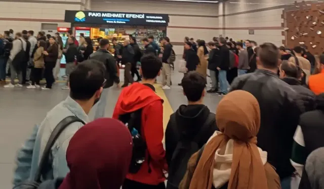 İstanbul'da vatandaşı isyan ettiren kuyruk