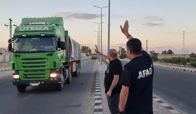 Türkiye'nin 25 insani yardım TIR'ı Refah'a hareket etti
