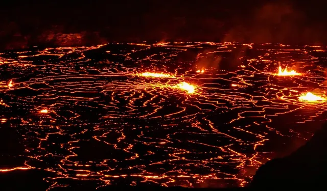 Hawaii'deki yanardağ patladı: Bölgeden korkunç görüntüler kameralara yansıdı!