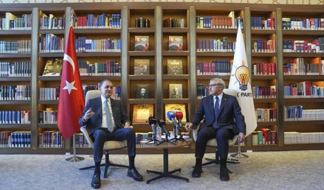 AK Parti'de 'Kütüphane Sohbetleri' programının ilk konuğu Ömer Çelik oldu