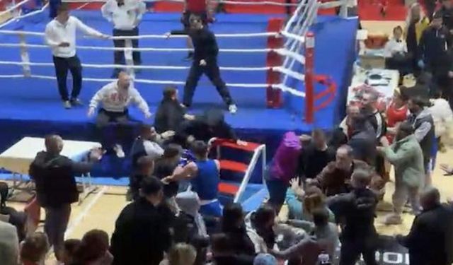 Boks maçı ring dışına taştı! Polisler kavgayı güçlükle ayırdı