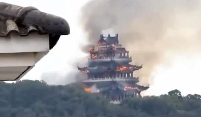 Çin'deki tarihi tapınak alev alev yandı! İnanılmaz ihmal