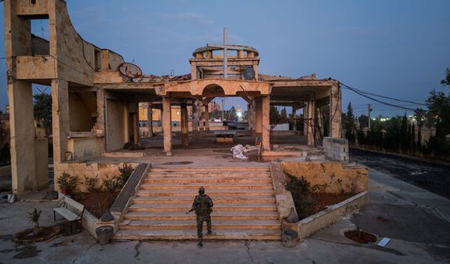 Terör örgütü YPG, Suriye'nin Fırat kıyısındaki beldenin altına kilometrelerce tünel kazdı