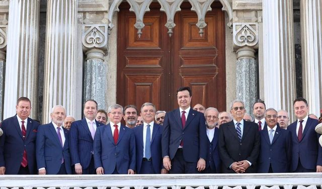 Gül, Babacan, Davutoğlu, Erbakan ve Arıkan aynı karede