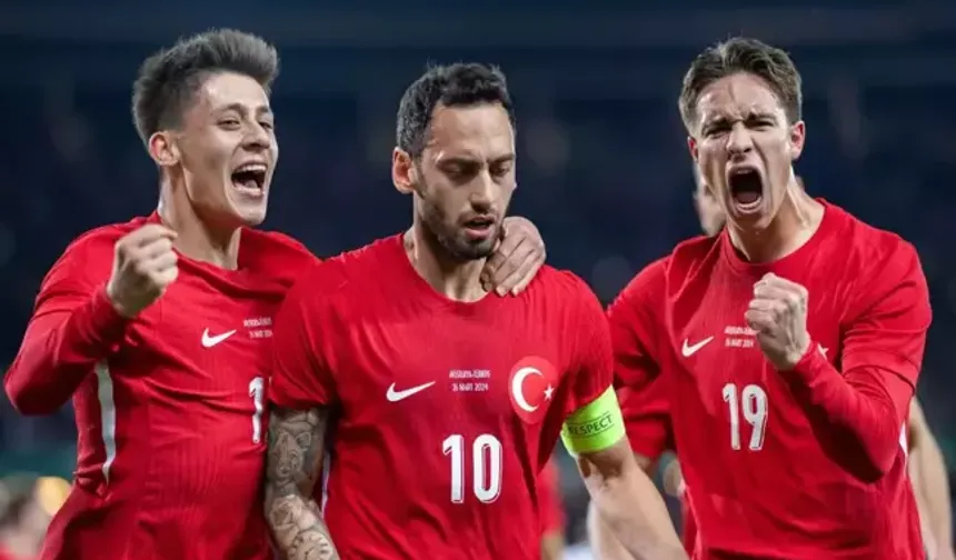 Kenan Yıldız, seccade ile camiye gitti