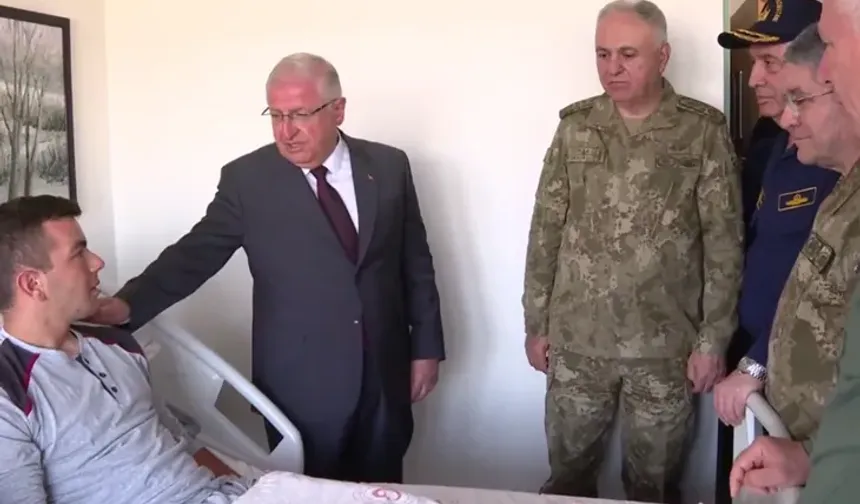 Bakan Göktaş, metan gazından zehirlenen askerleri GATA’da ziyaret etti