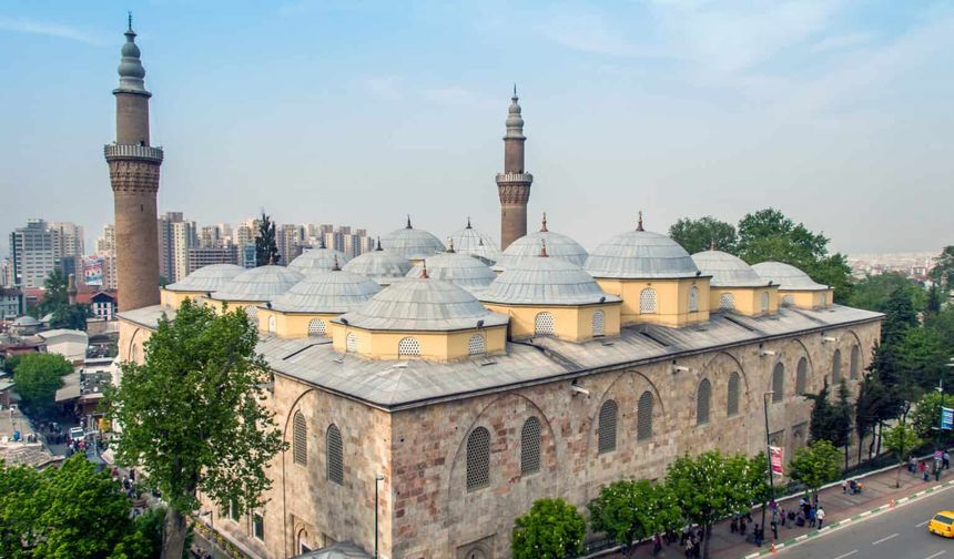 Osmanlı İmparatorluğu Döneminde Yapılmış Bütün Camilerin Atası Ulu Camii, Bursa