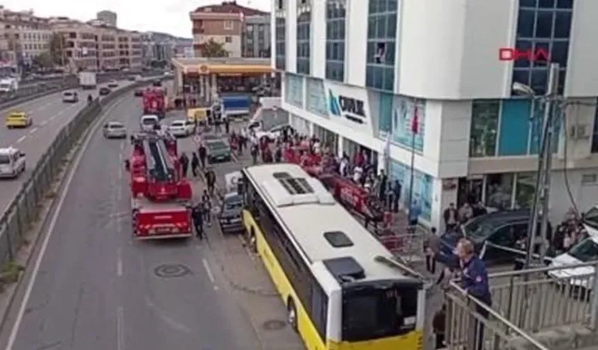 ÇEKMEKÖY'DE İETT OTOBÜSÜ DURAĞA GİRDİ: YARALILAR VAR