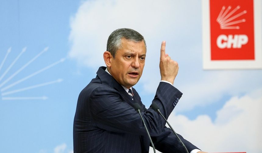 CHP'li 16 eski vekilden Özel'e deklarasyon