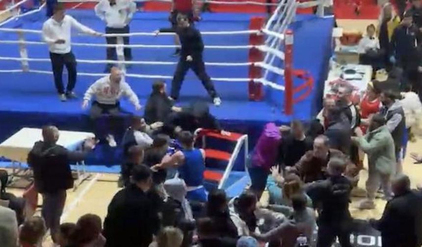 Boks maçı ring dışına taştı! Polisler kavgayı güçlükle ayırdı