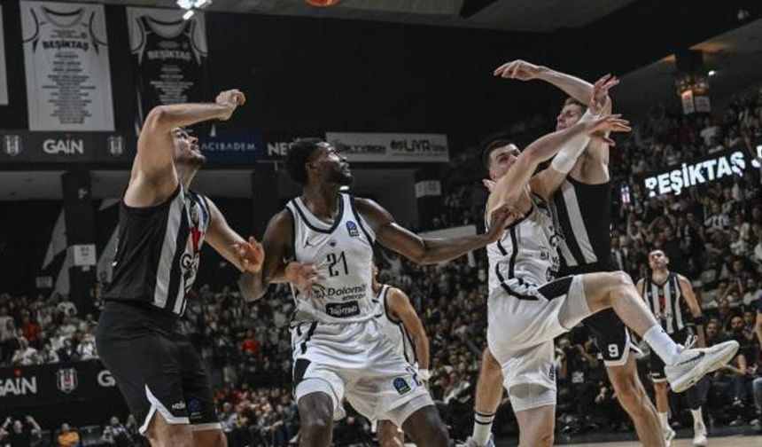 Şehitlerimizin unutulmadığı maçta Beşiktaş'tan muhteşem zafer