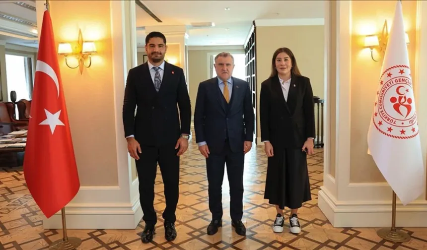 Türkiye Güreş Federasyonu Başkanı Akgül, Bakan Bak'ı ziyaret etti