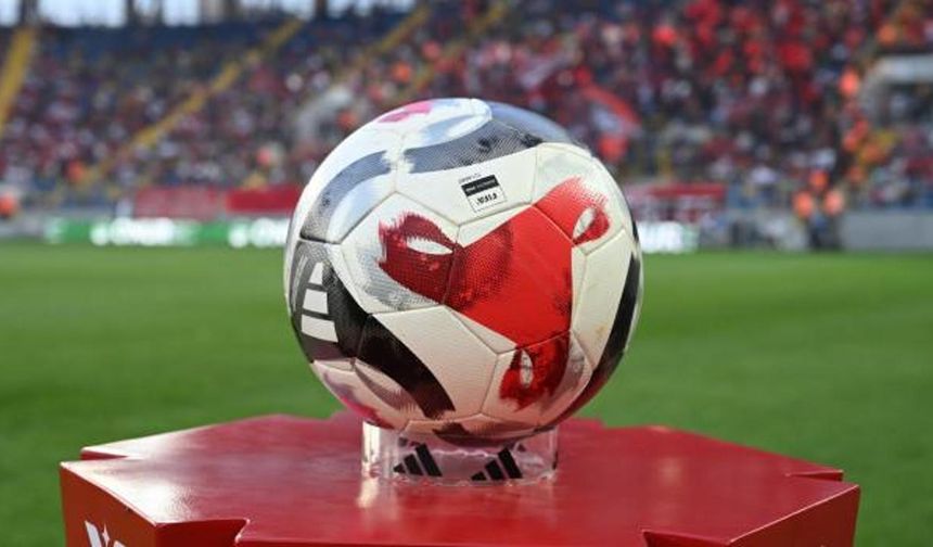 Zirvede fark kapanıyor! Dev derbi öncesi Süper Lig'de son durum