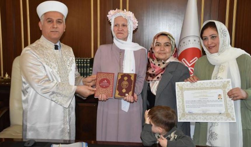 Alman kadın, Kur'an-ı Kerim'den etkilenerek Müslüman oldu