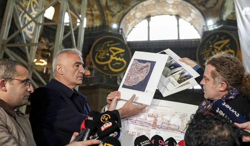 Bakan Ersoy: Ayasofya'da süreç devam ediyor, Sultanahmet'te çalışmalar tamamlandı