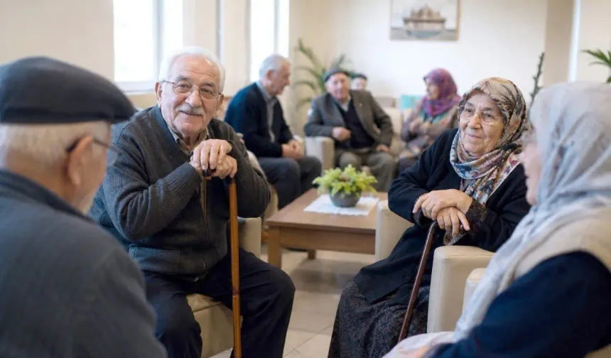 Türkiye yaşlanıyor, huzurevleri alarm veriyor! Bakanlık harekete geçti