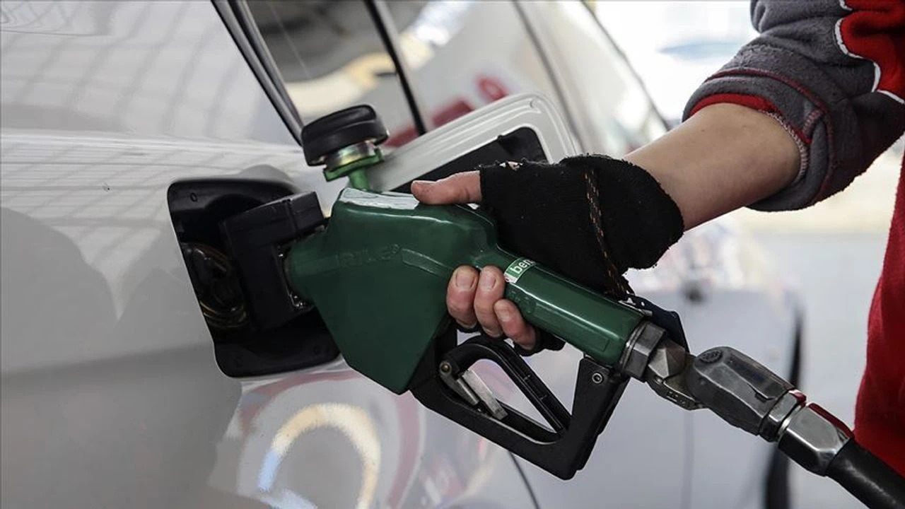 Petrolde indirim rüzgarı! Fiyatlar düşüyor